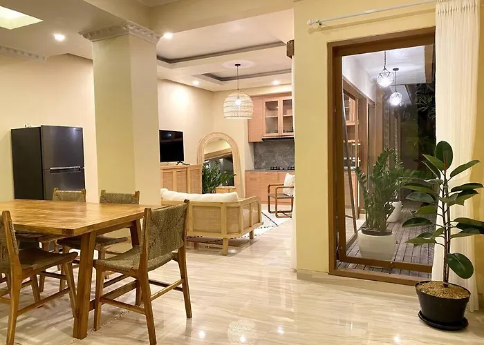 Cozy 3 Bedroom Villa In Seminyak