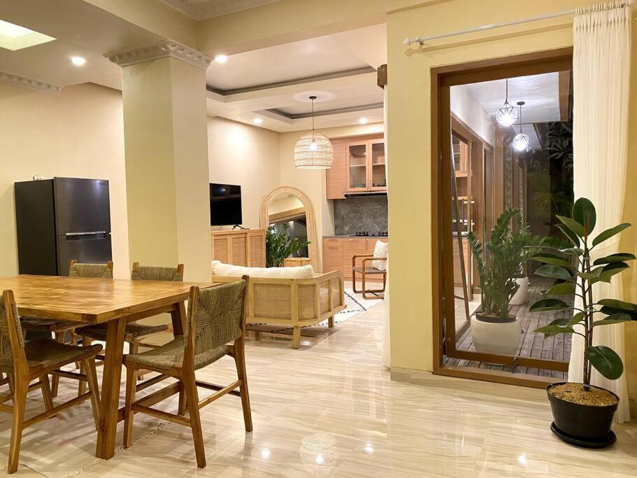 Villa Cozy 3 Bedroom In Seminyak (Bali)